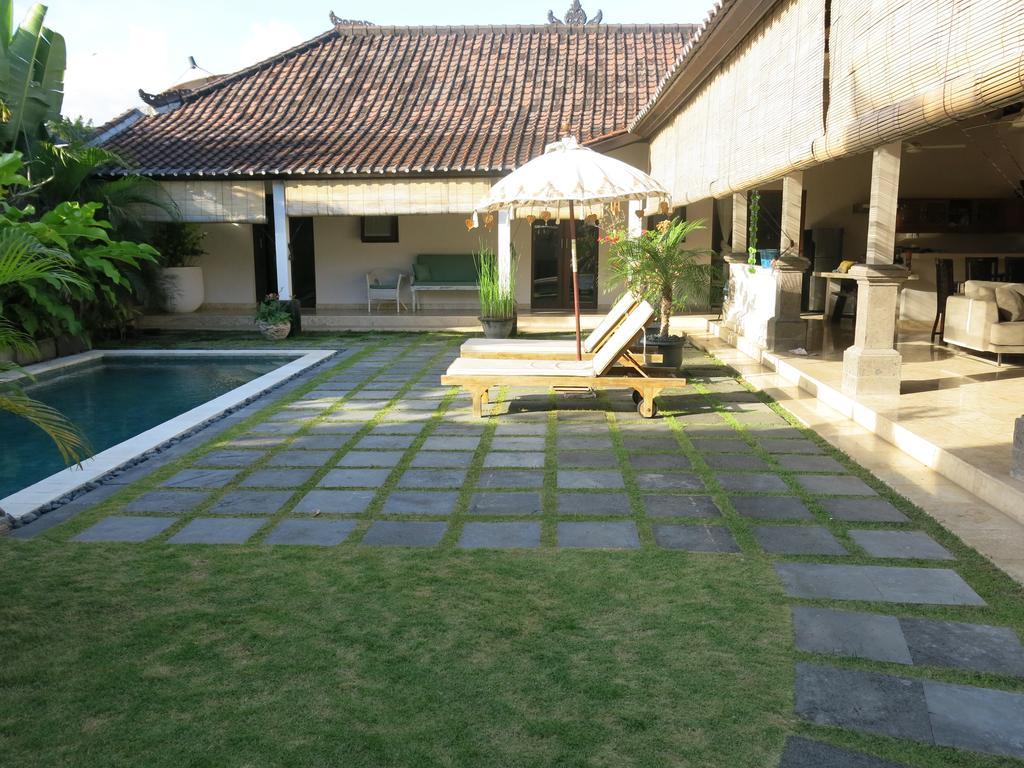 Villa Te Kawau Seminyak Rum bild